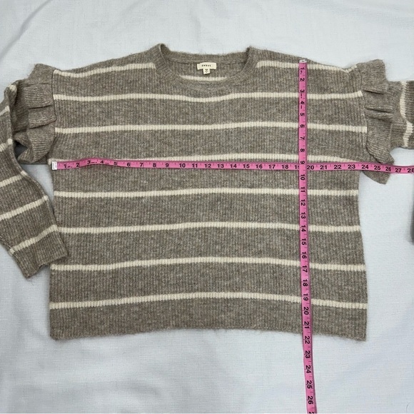 debut size Women’s Large Beige Striped Ruffle Sweater - Picture 11 of 12